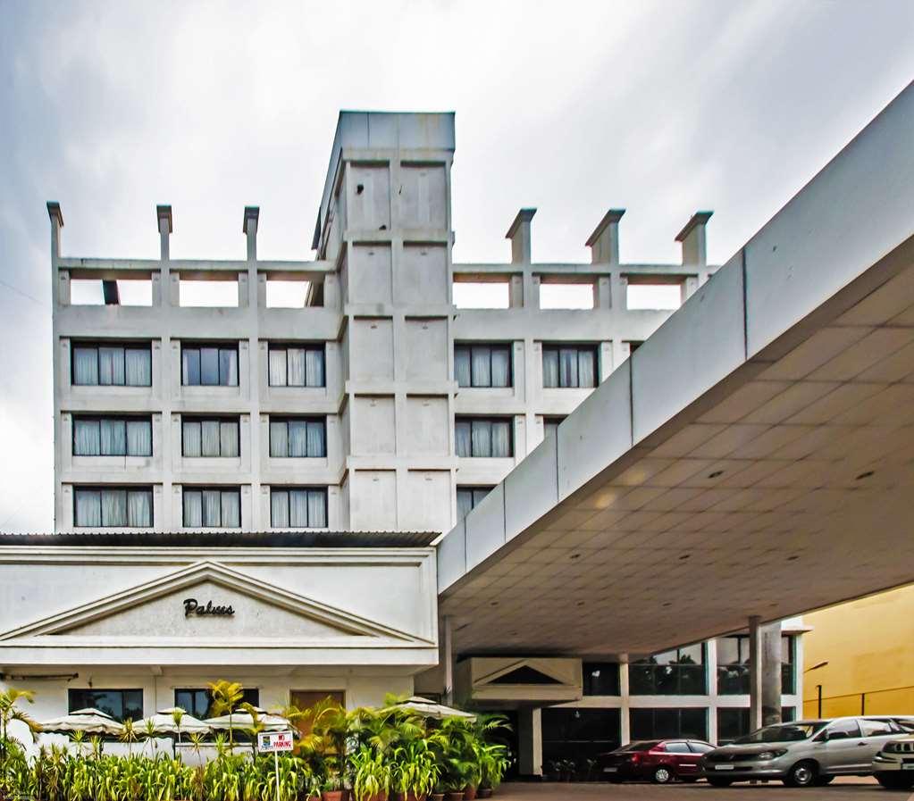Quality Inn Regency, Nashik Exteriör bild
