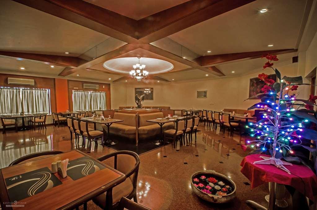 Quality Inn Regency, Nashik Restaurang bild