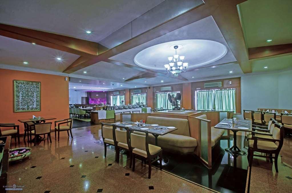 Quality Inn Regency, Nashik Restaurang bild