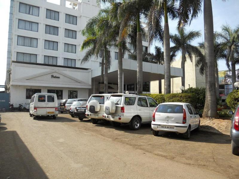 Quality Inn Regency, Nashik Exteriör bild