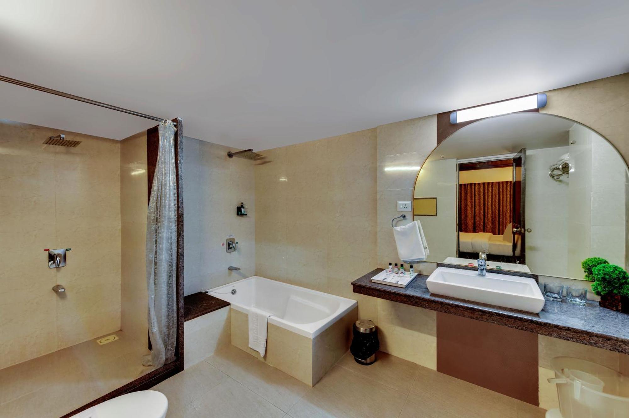 Quality Inn Regency, Nashik Exteriör bild