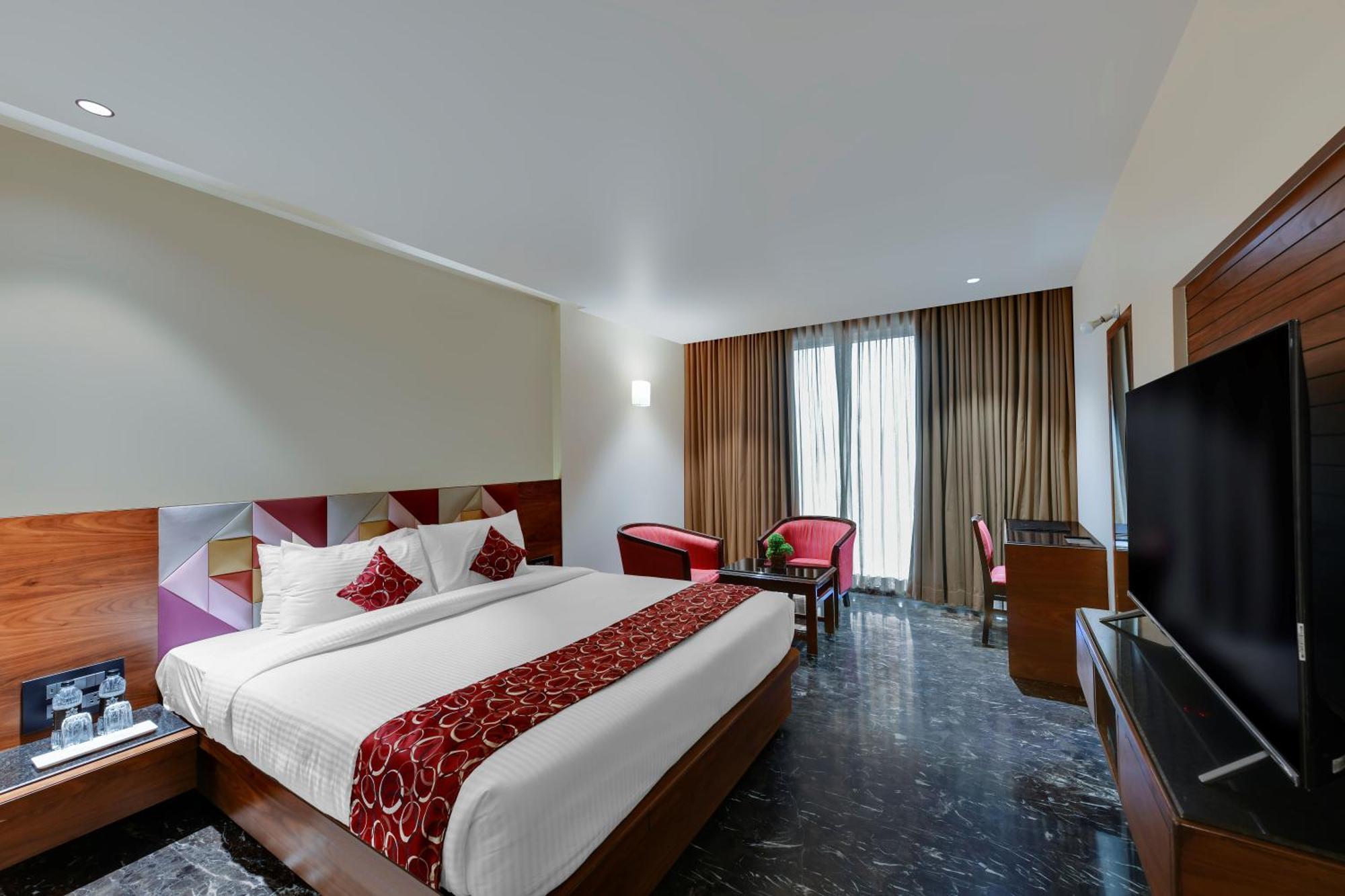 Quality Inn Regency, Nashik Exteriör bild