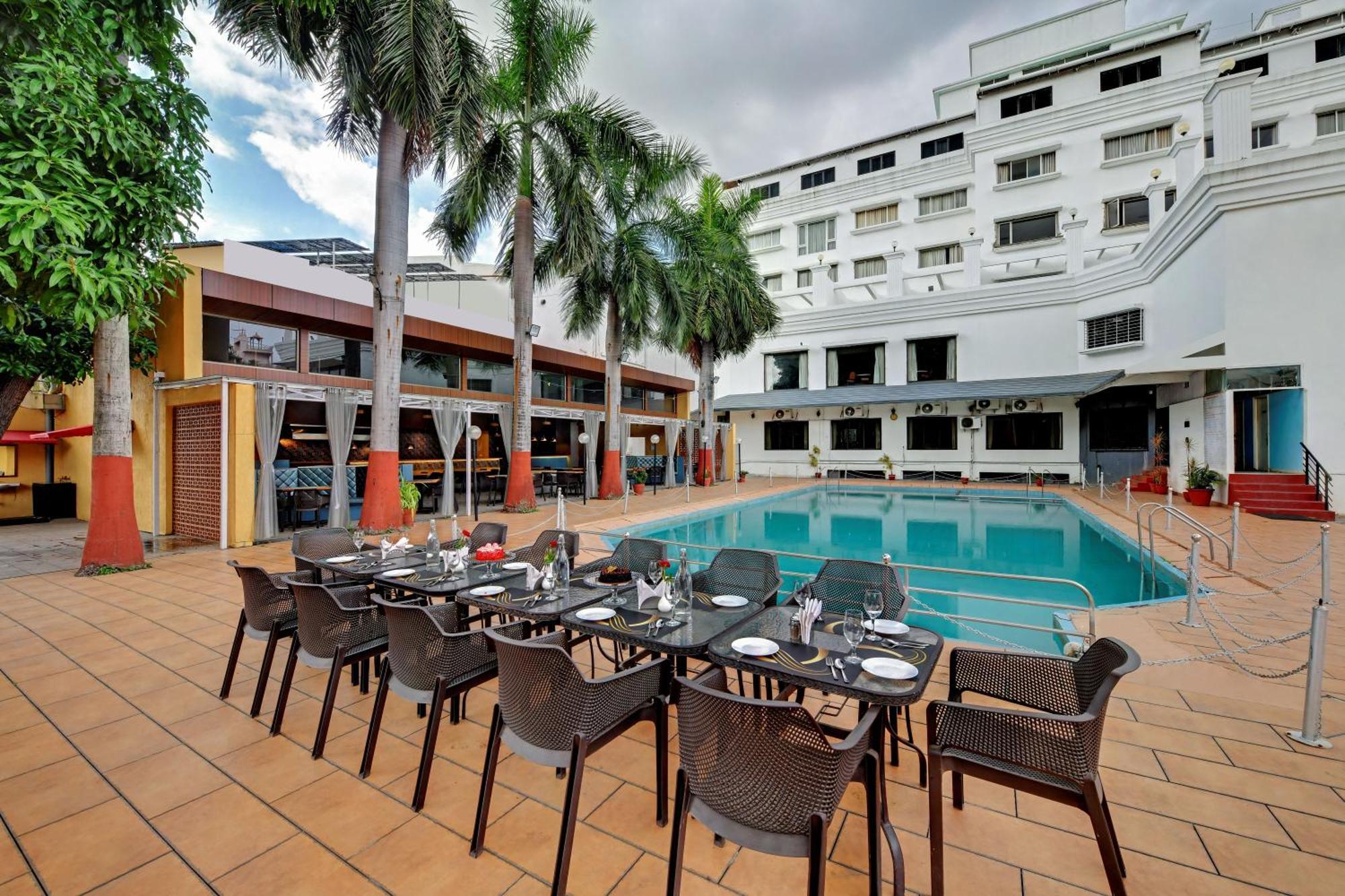 Quality Inn Regency, Nashik Exteriör bild