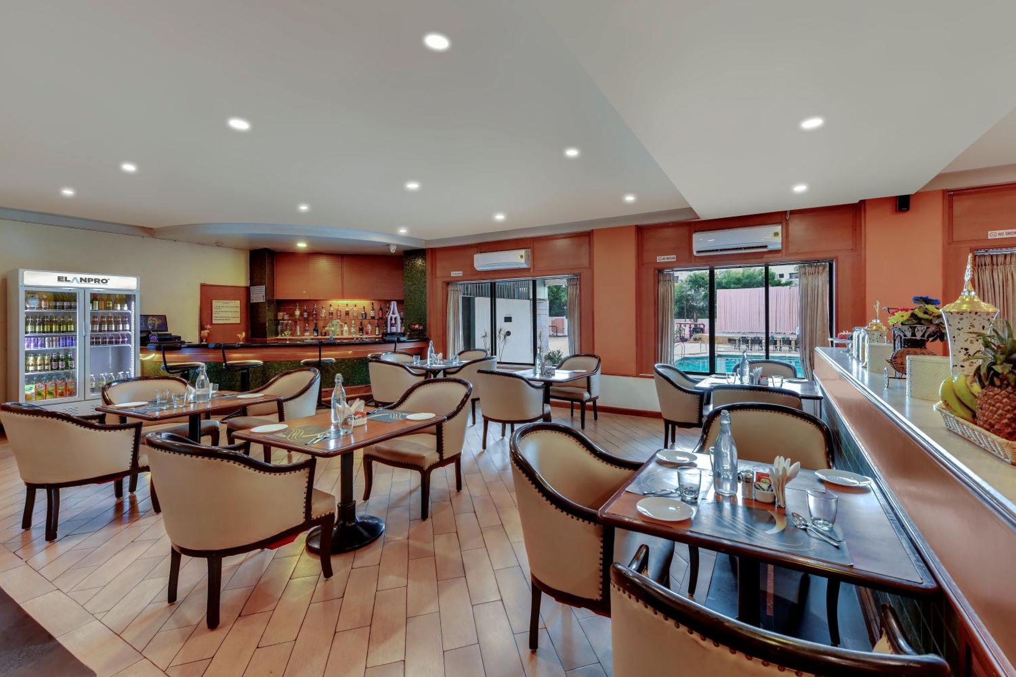 Quality Inn Regency, Nashik Exteriör bild