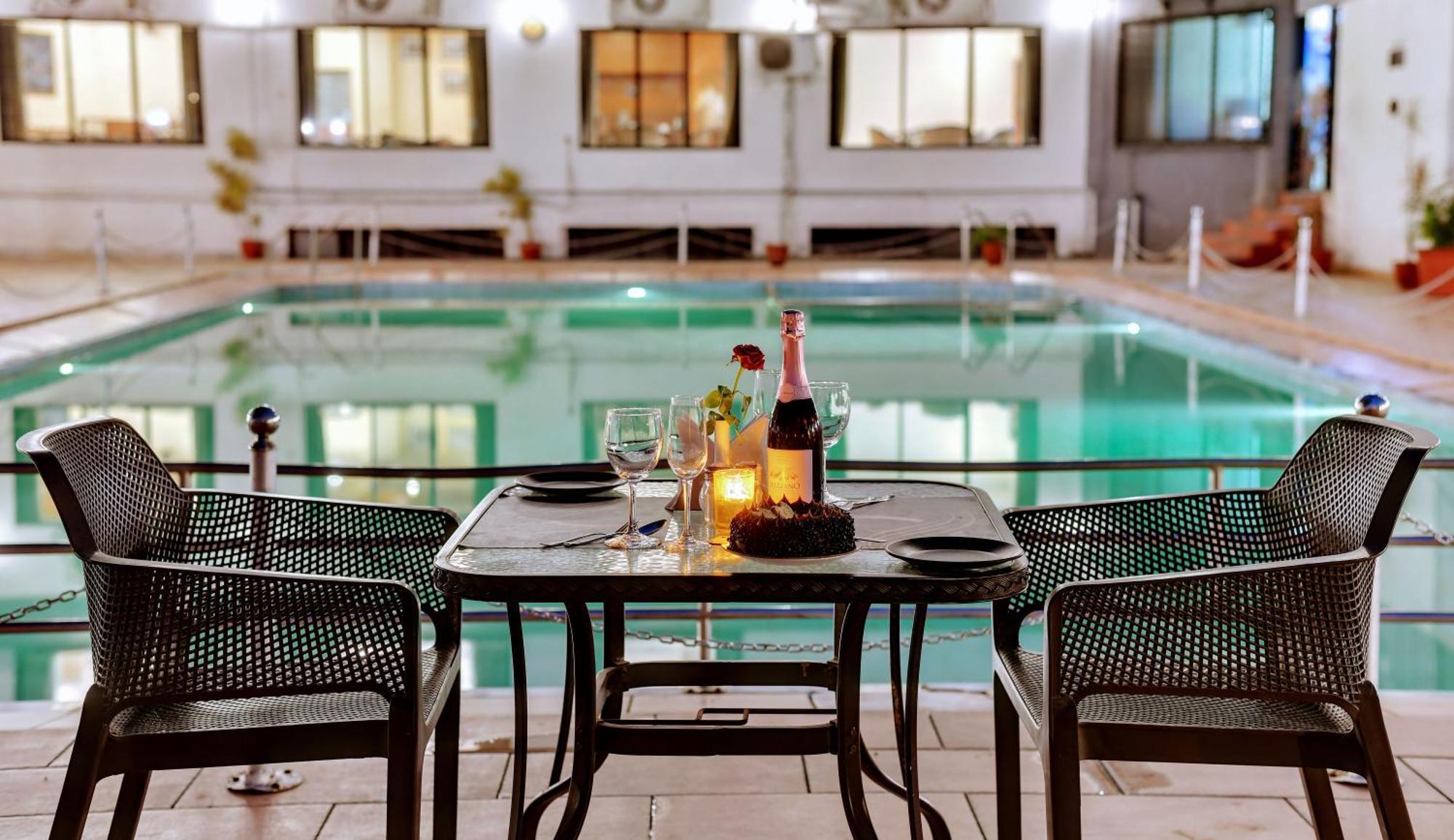 Quality Inn Regency, Nashik Exteriör bild