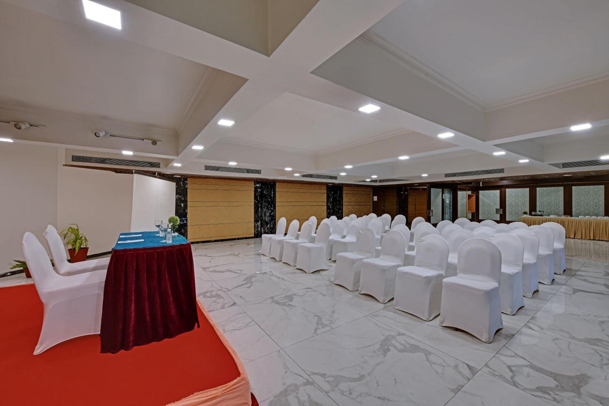 Quality Inn Regency, Nashik Exteriör bild