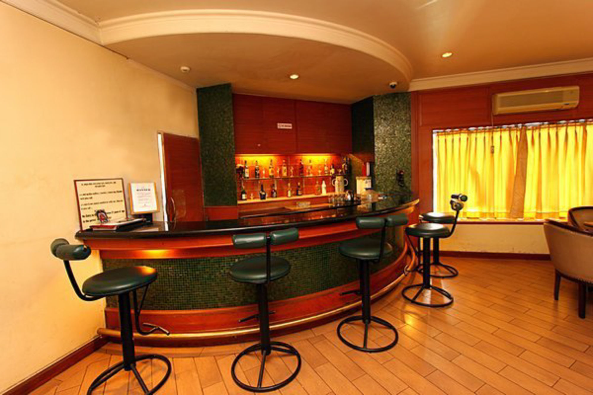 Quality Inn Regency, Nashik Exteriör bild